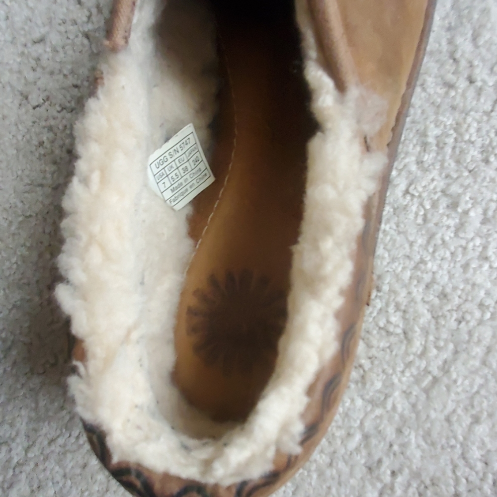 Ugg Size 7 - image 6